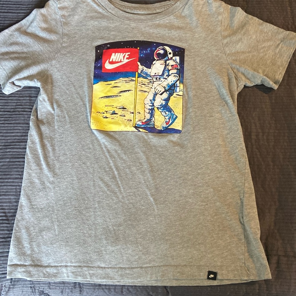 Nike “man on the moon” boys tshirt- large